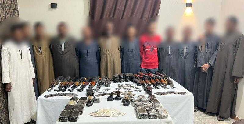 مصرع 3 عناصر إجرامية وضبط آخرين من شديدى الخطورة بحوزتهم كميات من المخدرات والاسلحة