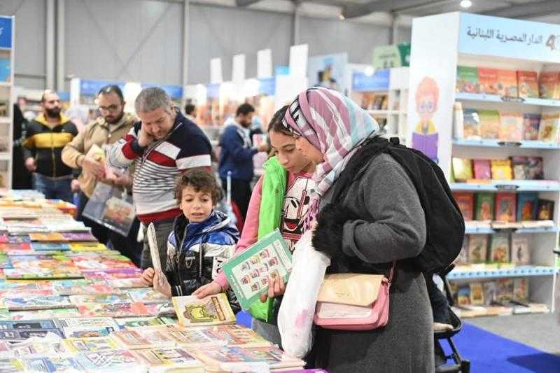 تجاوز المليون.. تعرف على عدد الزائرين لمعرض الكتاب في أيامه الأولى
