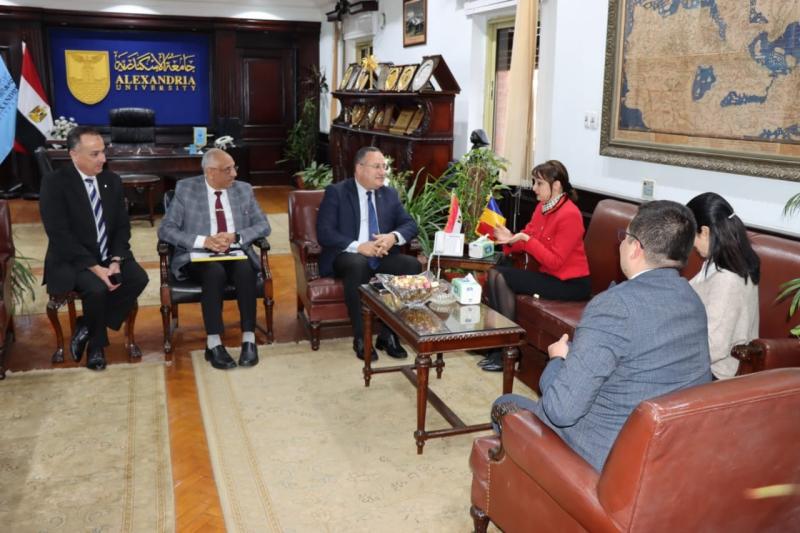 رئيس جامعة الإسكندرية يستقبل سفيرة دولة رومانيا بالقاهرة