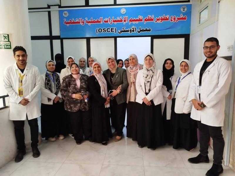 كلية التمريض بجامعة قناة السويس تستقبل فريق القياس والتقويم بوزارة التعليم العالي