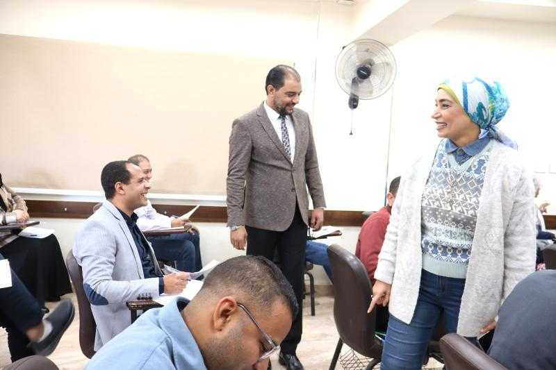 رئيس جامعة الأقصر تتفقد أعمال امتحانات الماجستير والدكتوراة المهنية بالجامعة