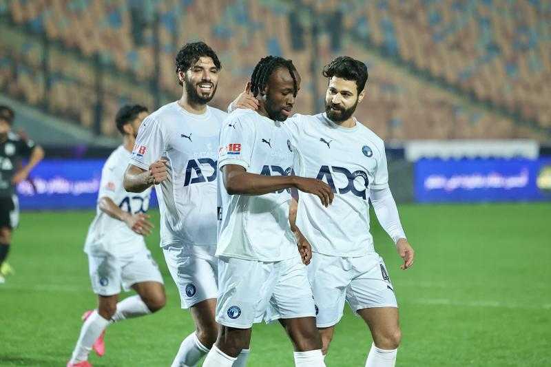 عاجل | كواليس جلسة رئيس بيراميدز مع اللاعبين قبل موقعة الزمالك بالدوري