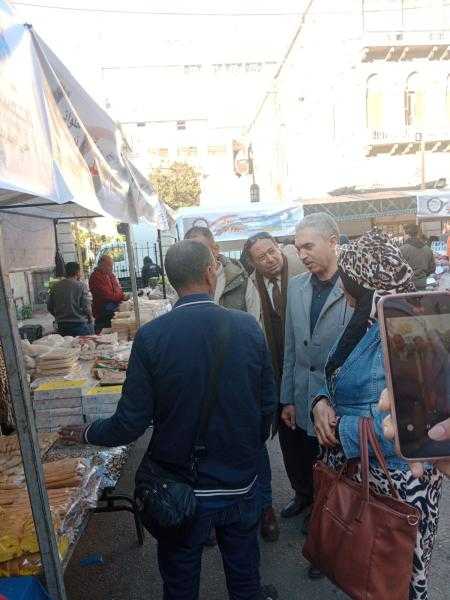 وكيل وزارة التموين بالإسكندرية يتفقد فعاليات سوق اليوم الواحد بالمنشية والمندرة