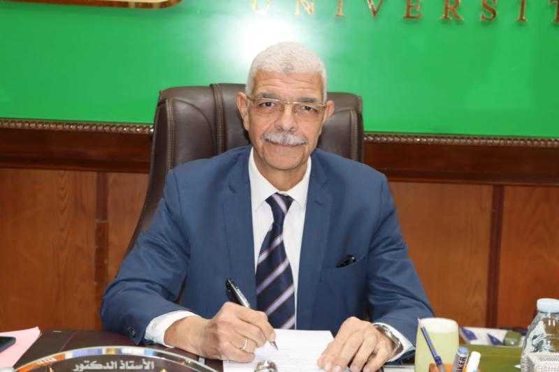 القاصد يعقد اجتماع لجنة قبول الهدايا والتبرعات بجامعة المنوفية ”أون لاين”