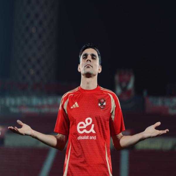 تاريخ الانتقالات بين الأهلي والزمالك: أبرز اللاعبين الذين ارتدوا القمصانين