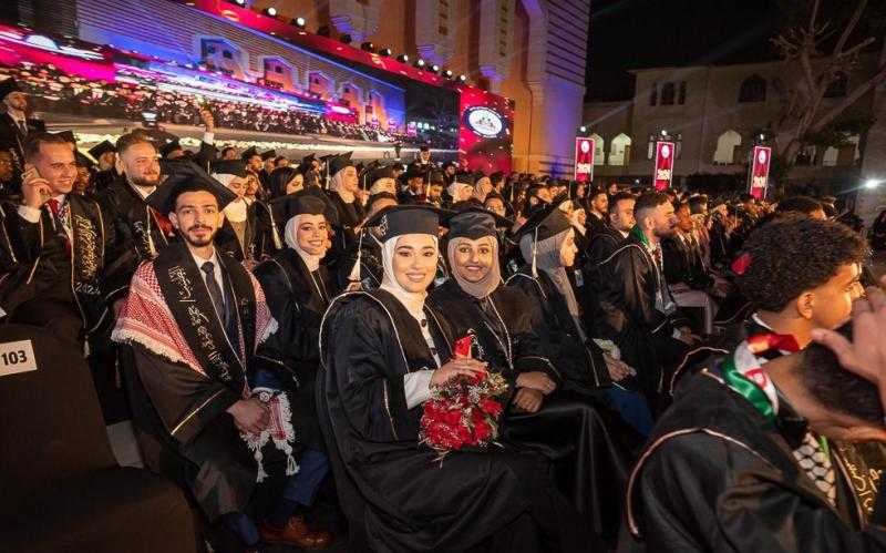 للعام الثانى على التوالي كلية الطب بجامعة عين شمس تنظم حفل تخرج للطلاب الوافدين