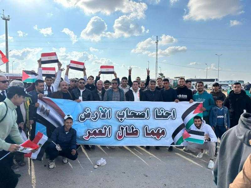طلاب جامعة كفر الشيخ يحتشدون فى رفح دعما للقيادة السياسية ورفض تهجير الفلسطينيين