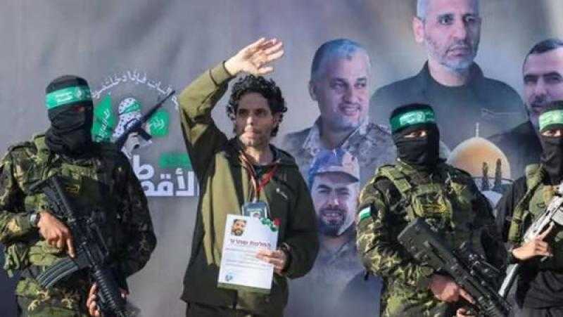 بيان عاجل من حماس حول تسليم أسرى إسرائيل أمام صور ”محمد الضيف”