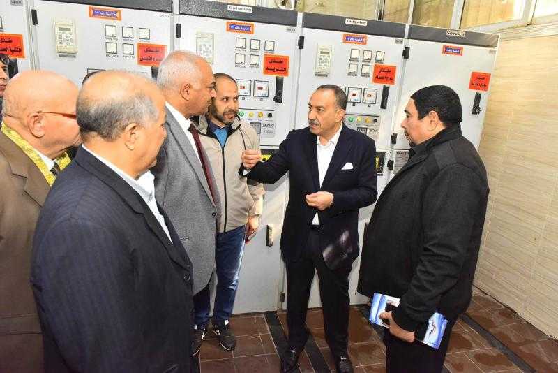 محافظ أسيوط يتفقد سير العمل بلوحة توزيع كهرباء غرب بحي الأربعين