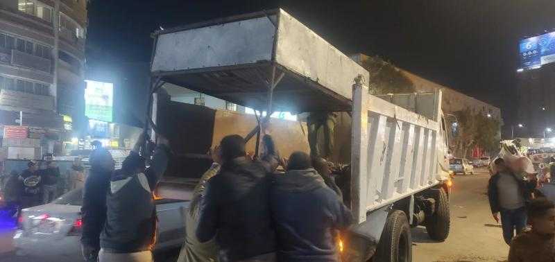 رئيس حي غرب أسيوط يقود حملة مكبرة لرفع الإشغالات بميدان المجذوب وتفرعاته