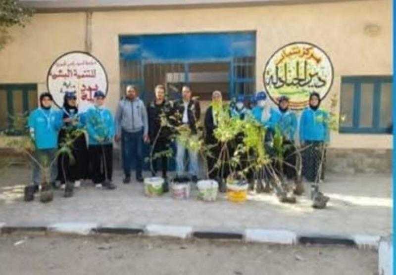 رئيس مركز ومدينة الغنايم بأسيوط يتابع مبادرة” بأيدينا نجملها” بقرية دير الجنادلة