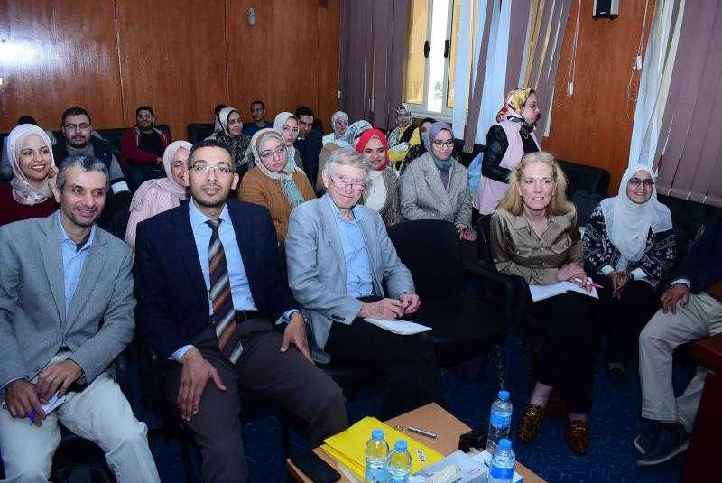 جامعة سوهاج تستضيف الخبير العالمي الدكتور سمرلاند لمناظرة وفحص حالات الشفة الأرنبية وسقف وإجراء العمليات الجراحية للحالات الحرجة