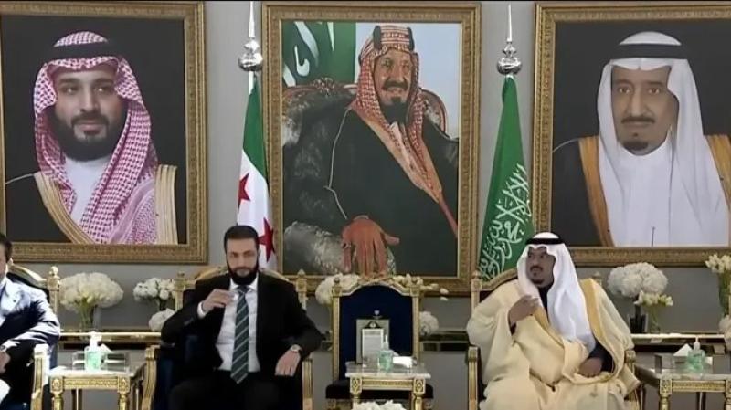 الرئيس السوري الانتقالي ووزير خارجيته يصلان السعودية في أول زيارة رسمية