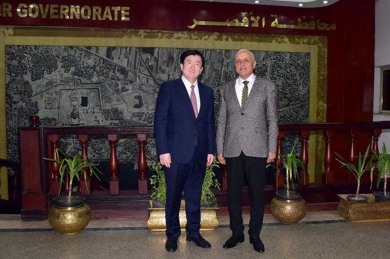 محافظ الأقصر يستقبل رئيس مجلس إدارة الاتحاد الصيني للفنون والآداب