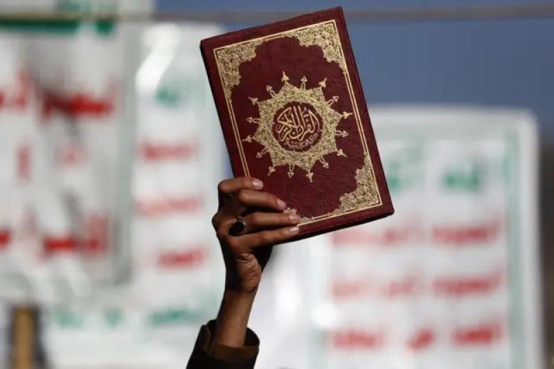 بريطانيا.. القبض على رجل حرق نسخة من القرآن الكريم