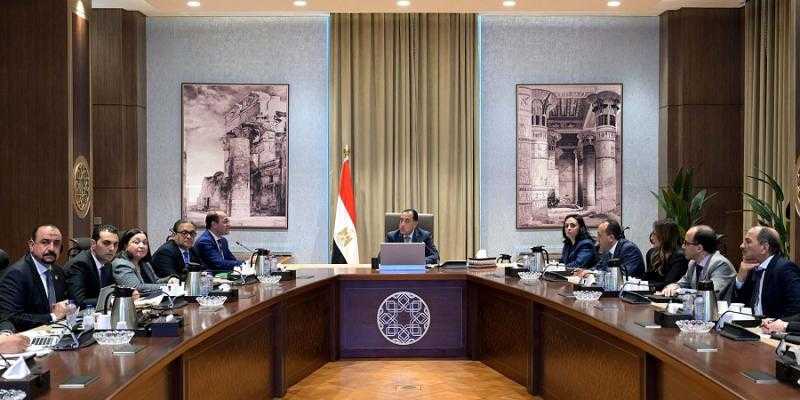 رئيس الوزراء يناقش التصورات المقترحة لحزمة الحماية الاجتماعية التي كلف بها الرئيس السيسي