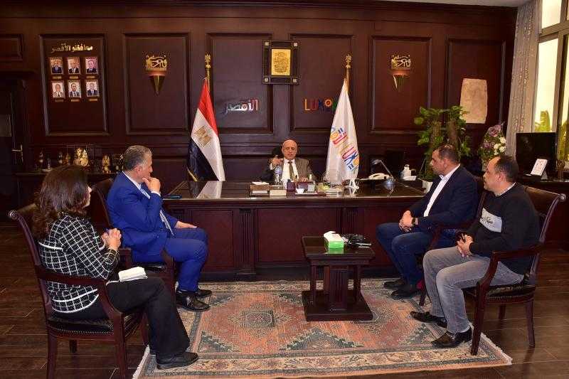 محافظ الأقصر يستقبل وفدا من مجلس إدارة شركة مصر العليا لتوزيع الكهرباء
