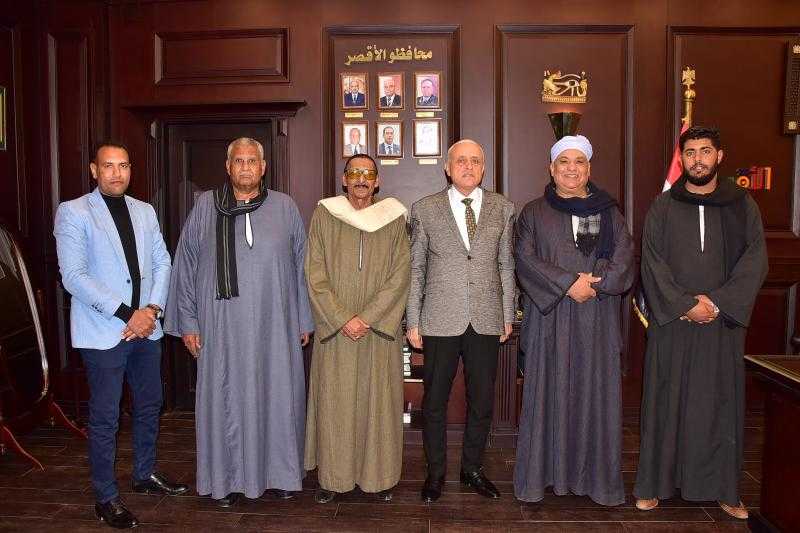 محافظ الأقصر يستقبل وفدا من نقابة الفلاحين بالمحافظة