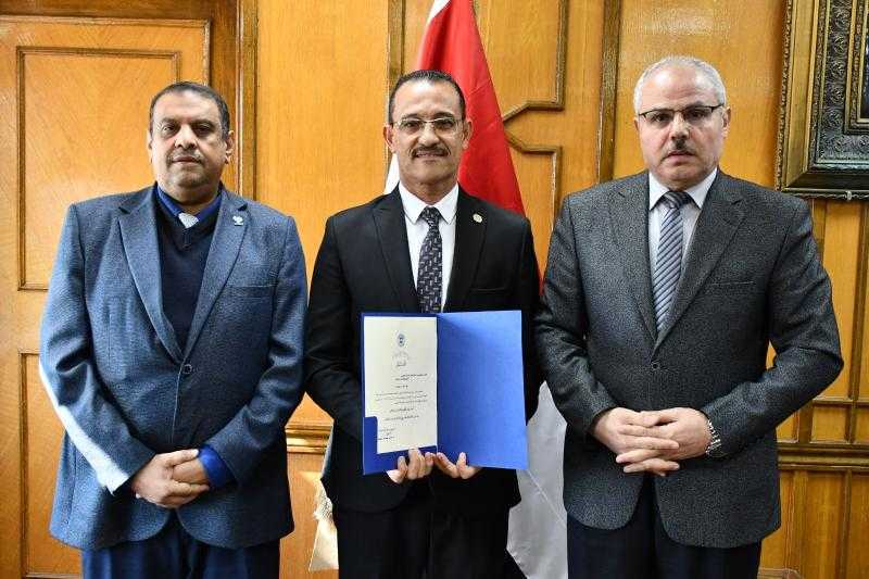 رئيس جامعة قناة السويس يُهنئ المهندس عادل ألبير لصدور قرار تعيينه أمين الجامعة المساعد