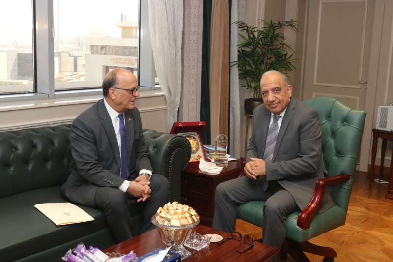 وزير الكهرباء خلال اللقاء