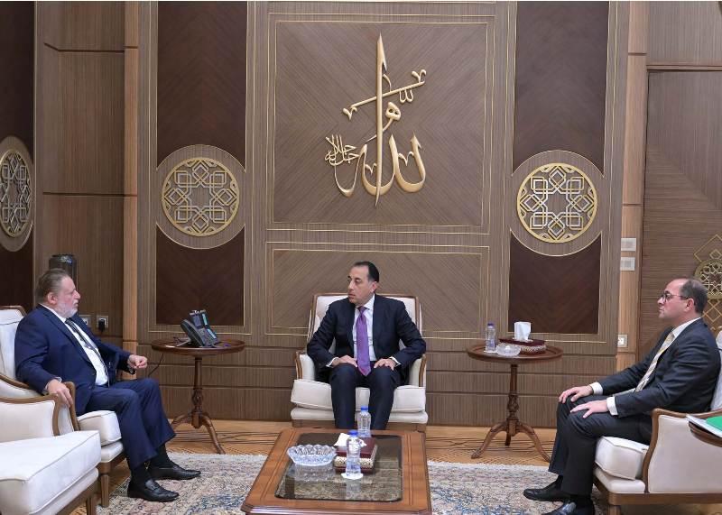 الدكتور مصطفى مدبولي رئيس مجلس الوزراء و حسن عبدالله محافظ البنك المركزي، وأحمد كُجوك، وزير المالي