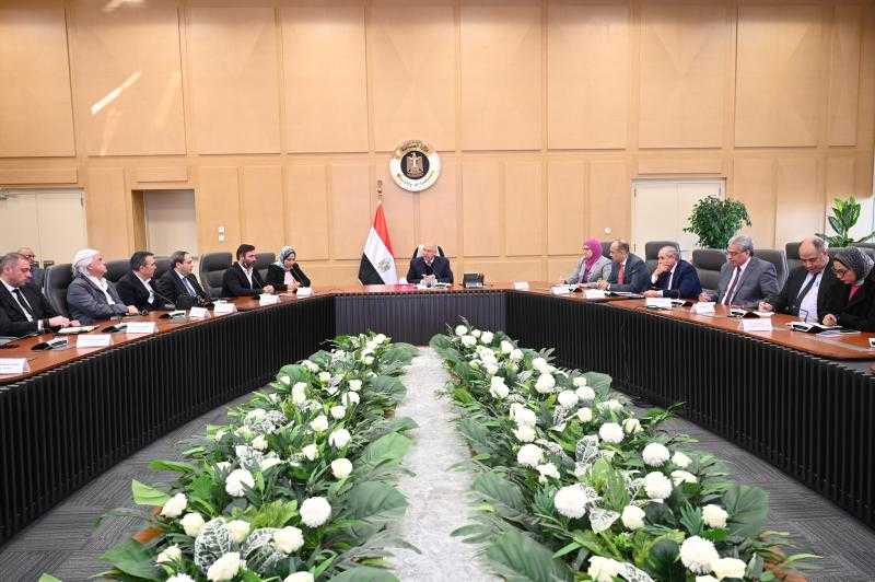وزير الصناعة والنقل يبحث مع وفد من 9 شركات تركية متخصصة الاستثمارات الحالية وخططها المستقبلية للتوسع بالسوق المصري