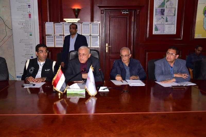 محافظ الأقصر يبحث الموقف التنفيذي لمشروعات المبادرة الرئاسية حياة كريمة