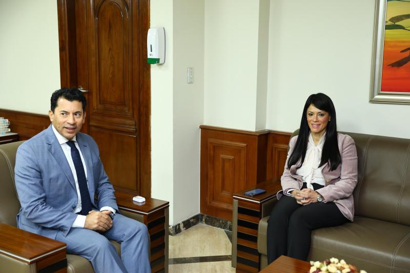 وزيرا التخطيط والتعاون الدولي والشباب والرياضة 