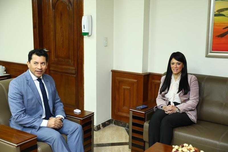 وزيرا التخطيط والتعاون الدولي والشباب والرياضة يناقشان آخر تطورات الاستراتيجية الوطنية للشباب والرياضة