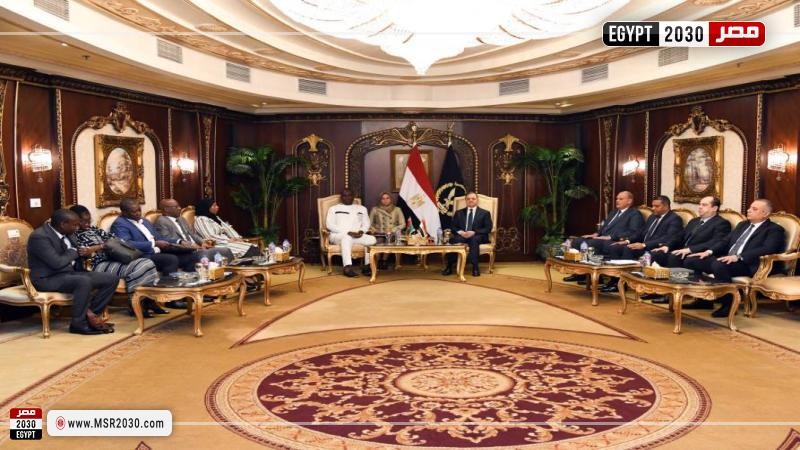 وزير الداخلية يبحث مع وزير الأمن بجمهورية بوركينا فاسو تعزيز التعاون