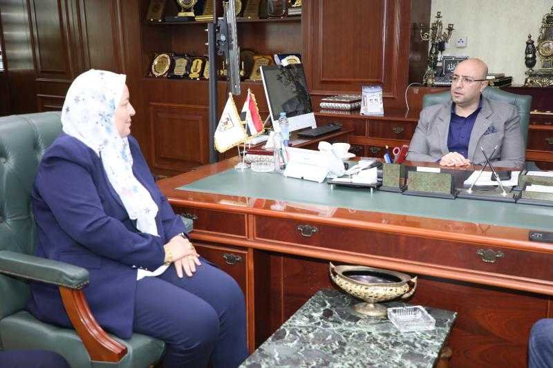 محافظ بني سويف يراجع مع التعليم الترتيبات النهائية لاستئناف الدراسة وبداية الفصل الثاني من العام الدراسي 2024/2025