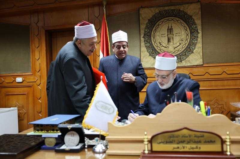 وكيل الأزهر يعتمد نتائج الشهادات الابتدائية والإعدادية وأبنائنا في الخارج والمعاهد الخارجية والبرنامج التأهيلي