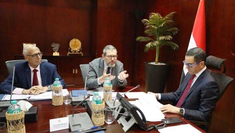 وزير الاستثمار يستعرض مع رئيس مجلس إدارة مجموعة ليسيكو مصر جروب مشروعات وصادرات الشركة في مصر