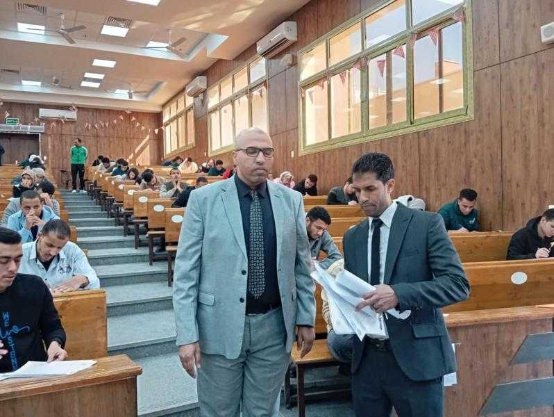 ختام الامتحانات النهائيه بالفرقة الثالثة ببرنامج الطب والجراحة  بجامعة جنوب الوادي الاهلية