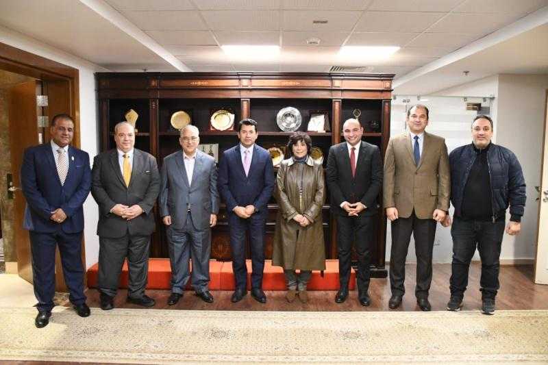 وزير الشباب والرياضة يجتمع بمجلس إدارة اللجنة البارالمبية لمناقشة الخطط والاستعدادات