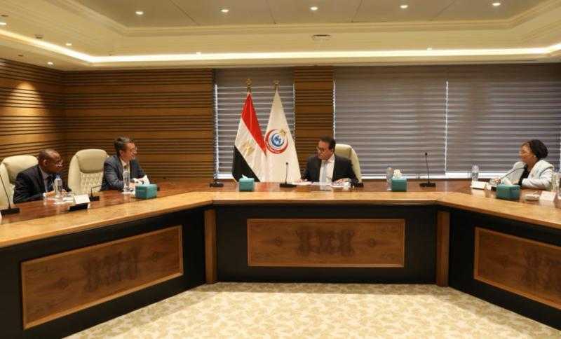 وزير الصحة يعقد اجتماعا مع المدير الإقليمي للبنك الدولي لبحث سبل التعاون المشترك