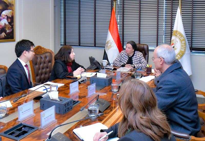 وزيرة البيئة تناقش مع البعثة الفنية للبنك الدولي نتائج تقييم أنشطة مشروع ادارة تلوث الهواء وتغير المناخ بالقاهرة الكبرى