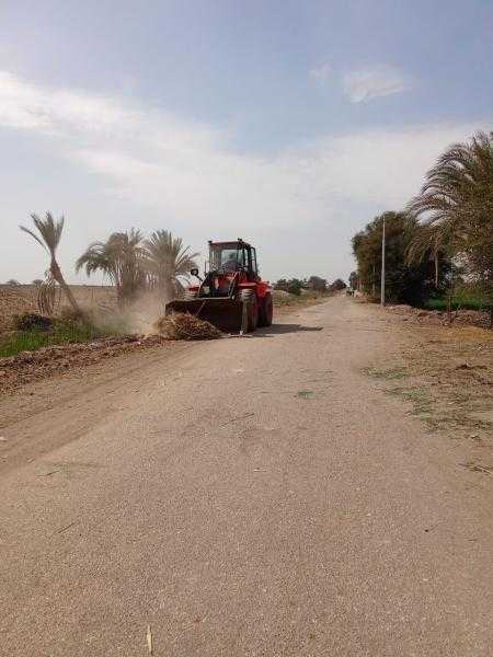 جهود مكثفة لرفع كفاءة الطرق وإنارتها بمدينة الزينيه بالأقصر