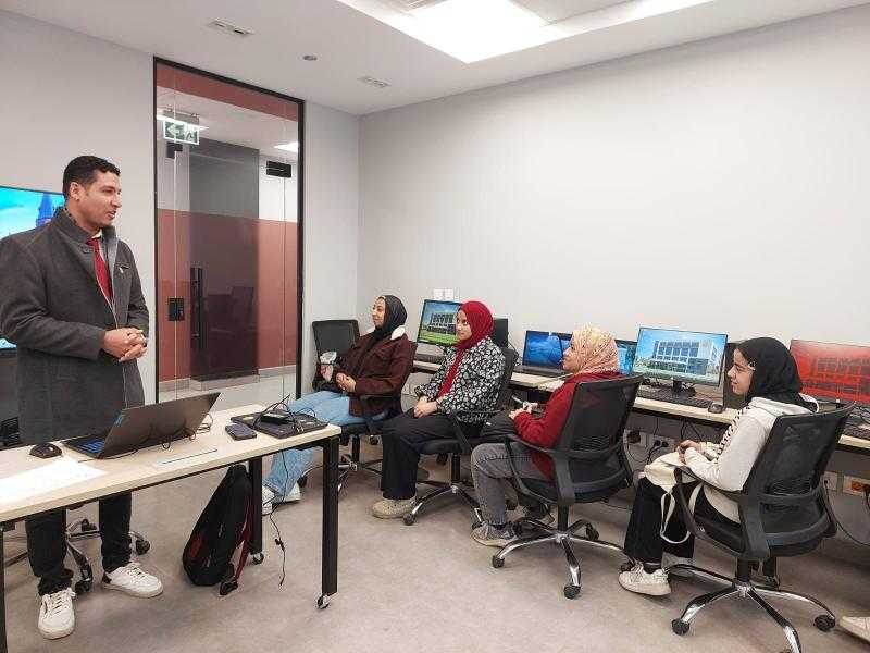 بدء فعاليات البرامج التدريبية التعليمية التي ينظها اتحاد طلاب جامعه عين شمس واسرة طلاب من أجل مصر بالتعاون مع مركز الابتكار وريادة الأعمال ( ASU-I Hub )