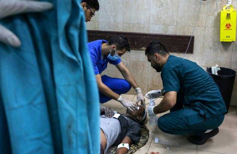 فريق طبي مصري يدخل قطاع غزة لتقديم الدعم الطبي للمصابين