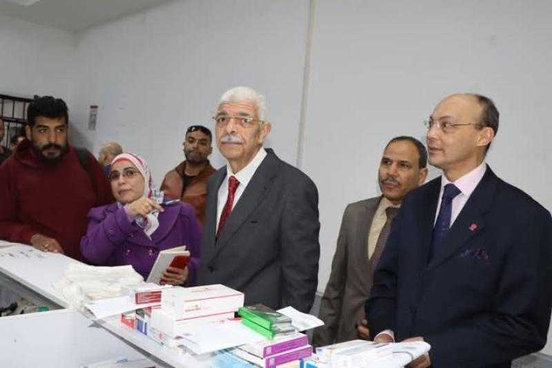 رئيس جامعة المنوفية يتابع أعمال التطوير والإنشاءات بالمجمع الطبي