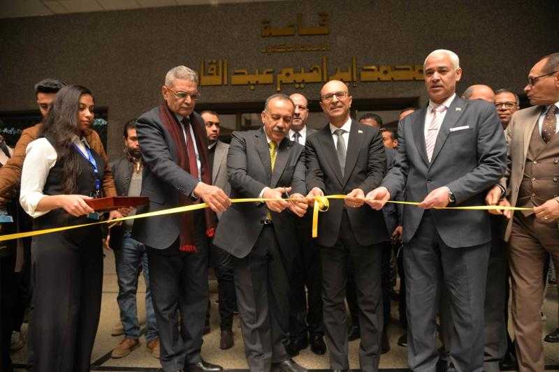 أبو النصر ورئيس الجامعة يفتتحان معرض مشروعات Capstone لطلاب برنامج البكالوريوس في العلوم والتربية STEM بجامعة أسيوط