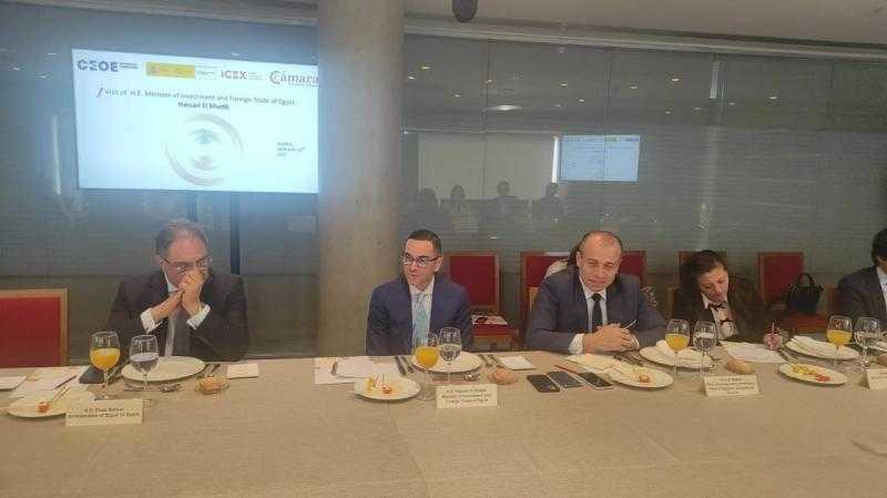 وزير الاستثمار والتجارة الخارجية يشارك باجتماع مائدة مستديرة بمشاركة 13 شركة إسبانية