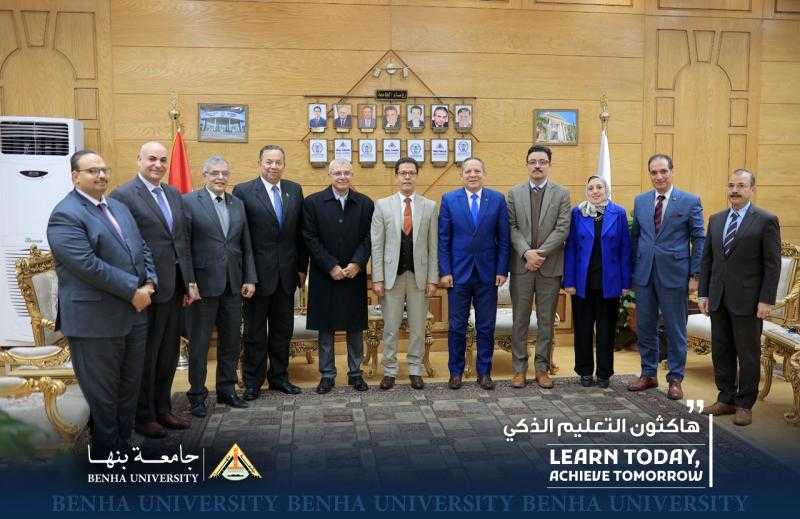 رئيس جامعة بنها يشهد ختام فعاليات هاكاثون التعليم الذكي ويكرم الفرق الفائزة
