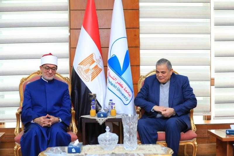 رئيس جامعة كفر الشيخ يستقبل مفتي الجهورية لإلقاء ندوة توعوية بالجامعة