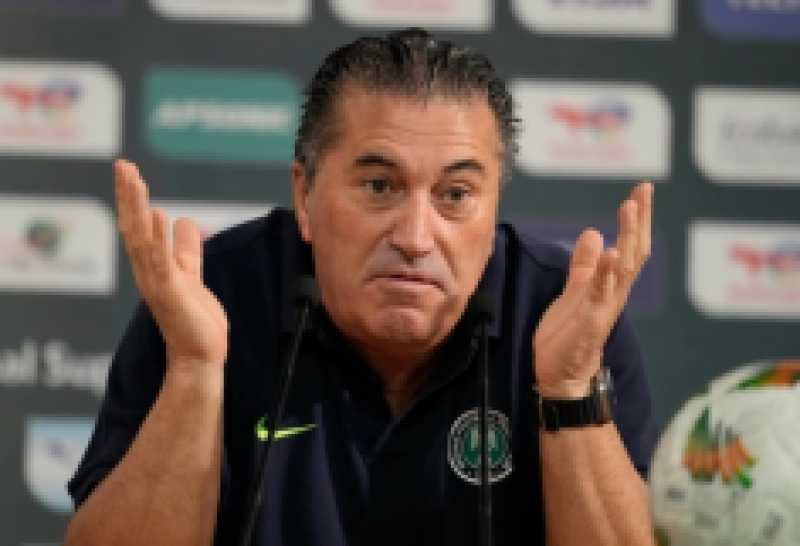 بيسيرو يجتمع بلاعبي الزمالك ويشدد على أهمية المرحلة المقبلة قبل مواجهة المصري