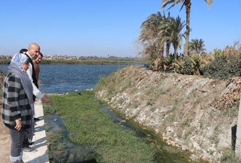 السكرتير العام المساعد لمحافظة بني سويف يتفقد أعمال الحماية من مخاطر السيول والأمطار خلال زيارته لمخر سيل أبو صالح بناصر شرق النيل