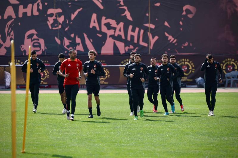 ثنائي الأهلي يعود للتدريبات قبل مواجهة الإسماعيلي في الدوري