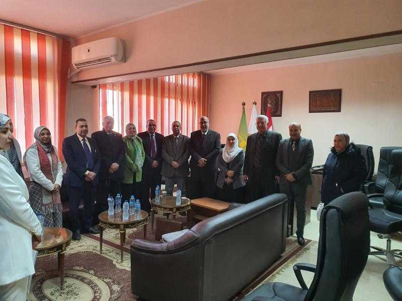 نائب رئيس جامعة بنها للدراسات العليا تستقبل فريق الاعتماد البرامجي لكلية العلوم