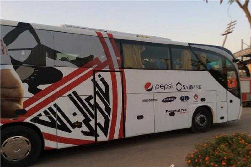 وصول حافلة الزمالك استعدادًا لمواجهة بتروجت بـ دوري نايل